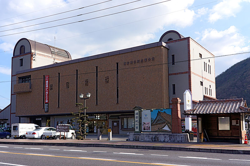 Bizen-yaki traditional industres hall in Inbe Station, Bizen